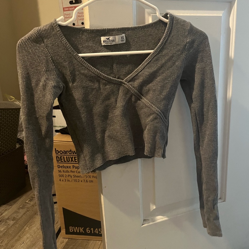 Hollister top